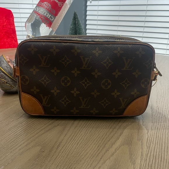 LV Vintage Dragonne GM Clutch. - Picture 3 of 14